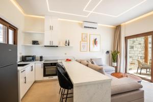 Elite Luxury Villas的厨房或小厨房