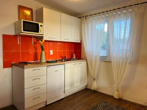 Kuchyňa alebo kuchynka v ubytovaní Apartments Stela