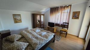 Katil atau katil-katil dalam bilik di Pensiunea Retiro Iasi