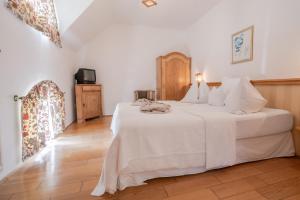 Łóżko lub łóżka w pokoju w obiekcie Hotel Römerstein