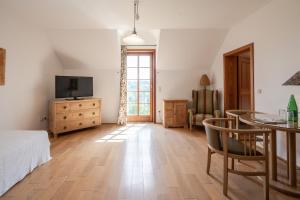 Telewizja i/lub zestaw kina domowego w obiekcie Hotel Römerstein