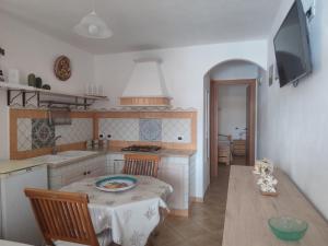 a kitchen with a table with a plate on it at Appartamenti Za Barbara in Lampedusa