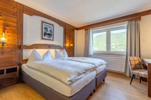 Letto o letti in una camera di Hotel Dischma