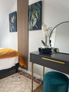 a bedroom with a desk with a mirror and a bed at Spacious and stylish home Bath in Bath