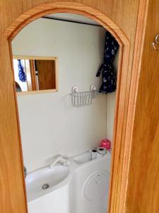 a bathroom with a tub and a sink and a mirror at Jachty, Czartery, Łodzie bez patentu RELAX Ruciane-Nida in Ruciane-Nida