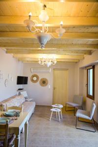 TV a/nebo společenská místnost v ubytování Anthousa's Maisonette