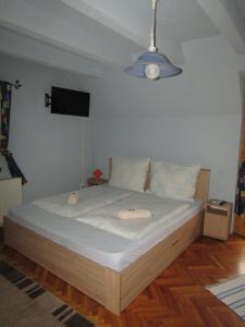 A bed or beds in a room at Ágnes Pihenőház