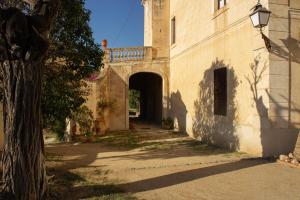 Φωτογραφία από το άλμπουμ του Can Rovira - Stunning Neoclassical Mansion, Just 20 min drive from Barcelona City Center, Ideal for groups and families σε Alella