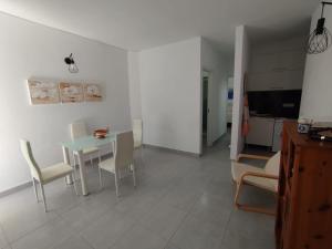 a kitchen and dining room with a table and chairs at Casa Magec in Arinaga