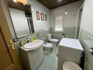 Ένα μπάνιο στο Apartamento La Veiga
