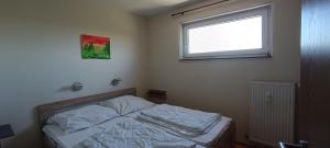 En eller flere senge i et værelse på Apartment 350 mit Brockenblick + 14 billeder