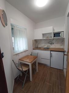 Kuchyňa alebo kuchynka v ubytovaní Apartments Novacic