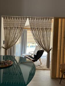 Postel nebo postele na pokoji v ubytování Nafplio Lodge