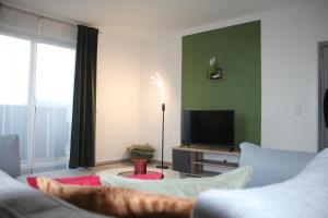 a living room with a couch and a television at Ferienwohnung Gabriela in Sankt Nikolai im Sausal