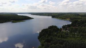 RakówにあるZaciszny dom z plażą nad jeziorem Chańczaのギャラリーの写真