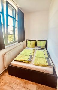 a small bed in a room with a window at Richter Apartments Finsterwalde 4 in Finsterwalde