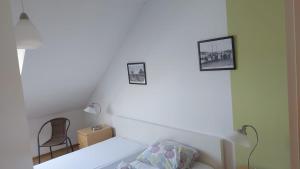 Postel nebo postele na pokoji v ubytování Zimmer Lummerland