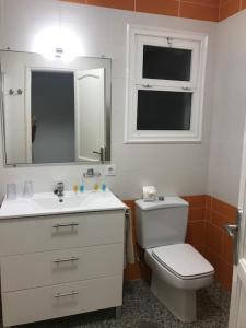 A bathroom at Bahia Colon