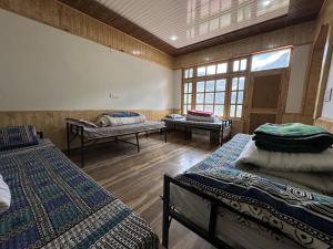 Bros Hostel & Cafe, Sissu客房内的一张或多张床位