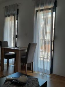 Apartman Podgoricaにあるシーティングエリア