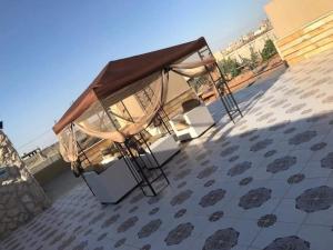 a gazebo on the roof of a building at شاليهات ومسابح مزارع in Al Azraq ash Shamālī