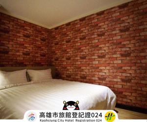 Rúm í herbergi á Win Inn Kaohsiung Hotel