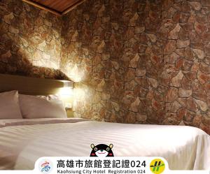 Rúm í herbergi á Win Inn Kaohsiung Hotel