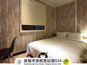 Rúm í herbergi á Win Inn Kaohsiung Hotel