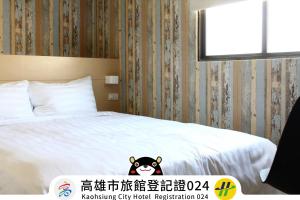 Rúm í herbergi á Win Inn Kaohsiung Hotel