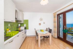Kuchyň nebo kuchyňský kout v ubytování Apartment Mande + 26 fotografií