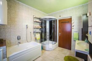 Koupelna v ubytování Apartment Mande