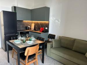 Kuchyň nebo kuchyňský kout v ubytování OLEA Family Apt Sea View + 21 fotografií