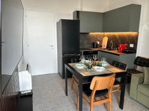 Kuchyň nebo kuchyňský kout v ubytování OLEA Family Apt Sea View