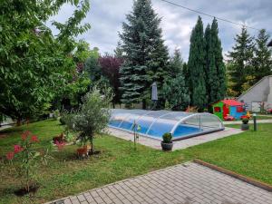 Bazén v ubytování Balaton Holiday nebo v jeho okolí