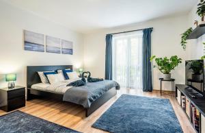 Postel nebo postele na pokoji v ubytování Riverside Apartment No1