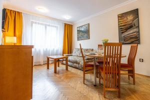Posedenie v ubytovaní WILLA ORNAK
