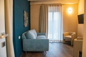 a living room with a blue couch and a chair at Vista B&B in Pella