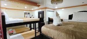 Postel nebo postele na pokoji v ubytování ISLAND VIEW SUITES