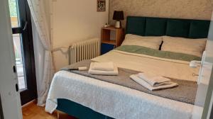 a bedroom with a bed with towels on it at Apartment MrCvetko FREE PARKING in Bežanija