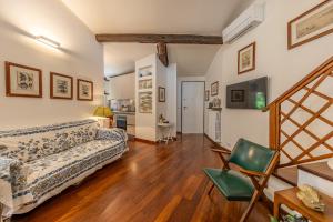 a living room with a couch and a table at PETITE PARAGGI Vista e Comodità sul Mare in Santa Margherita Ligure
