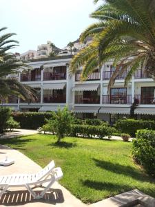Zahrada ubytování CURA MARINA - Exclusive Duplex, Pool and Garden, Beach at 50 mt, WiFi 450 Mbps,