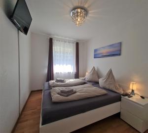 Postel nebo postele na pokoji v ubytování Die kleine Auszeit Appartementanlage Wiking - nur wenige Schritte zum Meer