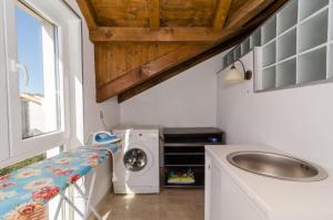 Kuchyňa alebo kuchynka v ubytovaní Villa Avoca