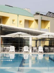 Bazén v ubytování Hotel Arezzo ASC nebo v jeho okolí