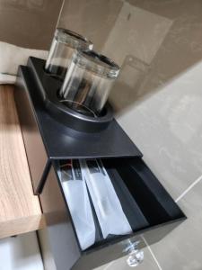 Dapur atau dapur kecil di LUXESTAYSMNL STYLISH FAMILY 2BR SUITE POOLGYM 400MBPS WIFI NETFLX Amazing City View