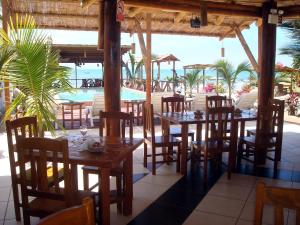 A restaurant or other place to eat at Balcones de Zorritos