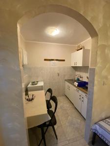 Kuchyň nebo kuchyňský kout v ubytování Apartmani Padrov