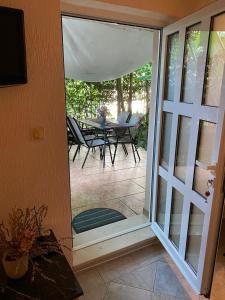 Balkón nebo terasa v ubytování Apartmani Padrov