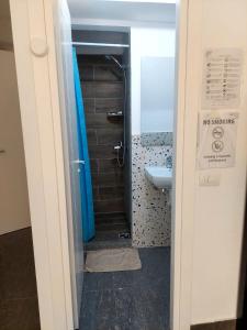 Koupelna v ubytování Saranda Boutique Hostel