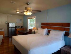 Knight's Key Suites客房内的一张或多张床位